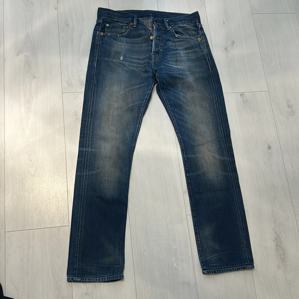 Superfina Ralph Lauren lågmidjade jeans som säljs på grund av att de inte kommer till användning. De har tecken av användning och därav priset💖 i övrigt superbra material och   sitter såå bra på🫶. Jeans & Byxor.