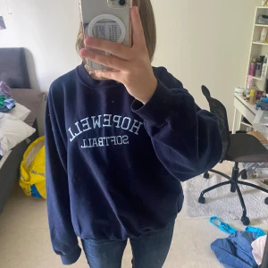 Tröja - Mycket bra skick! Frakt ingår inte i priset!!🚚❌