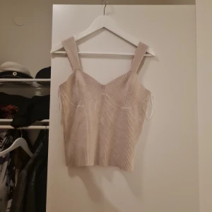 Toppen  - En mysig topp men nylon 