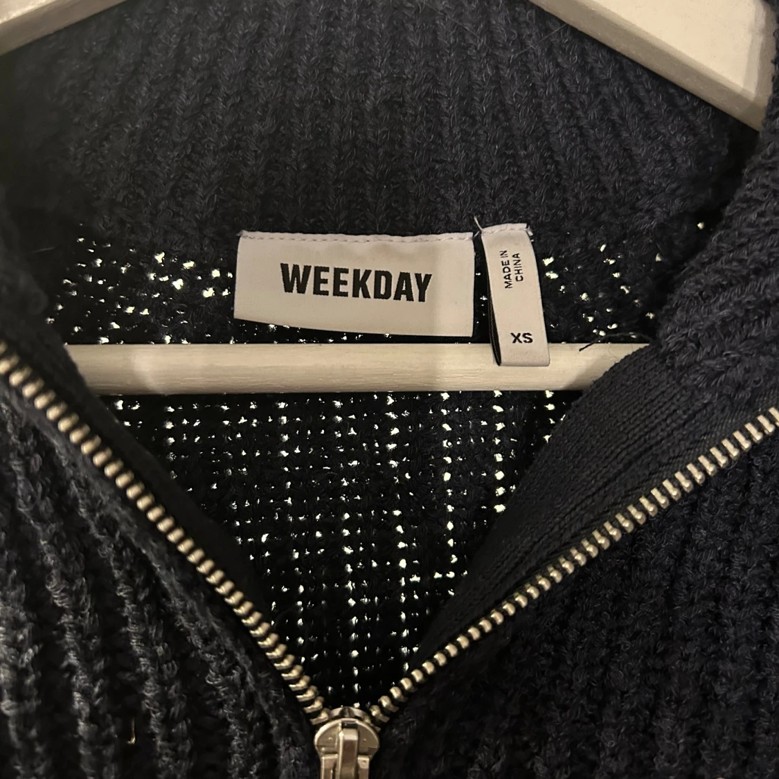 Stickad tröja med dragkedja  - 90