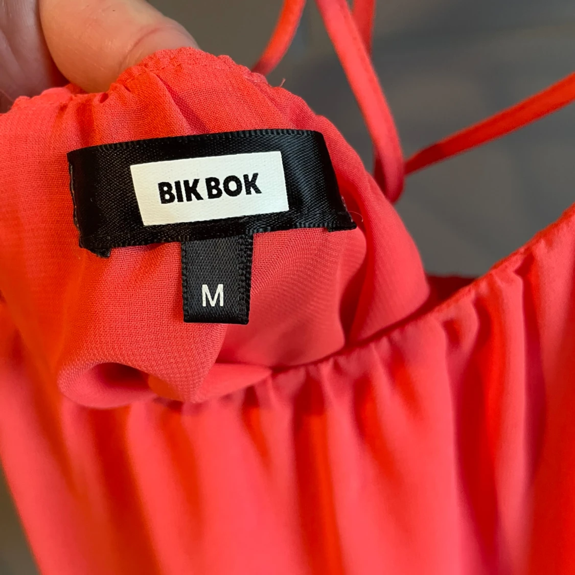 Linne/topp med fin detalj i ryggen - 91