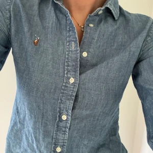 Ralph lauren skjorta  - Mycket fin jeansskjorta från Ralph lauren🩵 storlek 2 (s) 