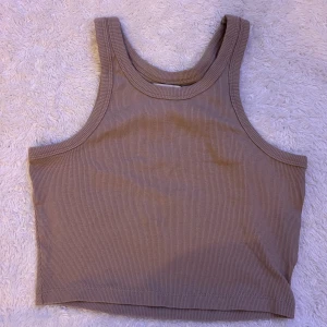 Brun topp - Brun topp i gott skick!