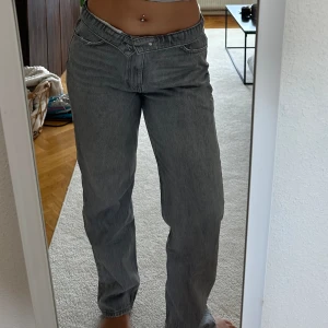 Grå jeans - Grå jeans från ginatricot som inte längre kommer till användning. Full length🌸 Lite oversized 