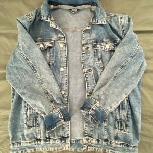 Jeansjacka  - Jeansjack med luva