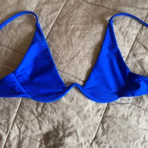 Blå bikiniöverdel - Blå bikiniöverdel från Shein Använd fåtal gånger 🤍 