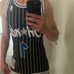 Vintage basketboll tröja orlanda magic - Vintage tröja orlando magic ”Penny Hardaway” Knappt använd inga defekter. Köpt för 1.500 Mitchel ness 