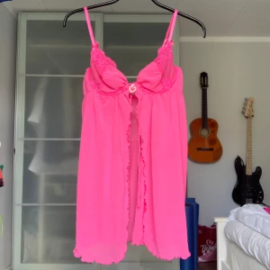Rosa Lingerie Topp - En supersöt vintage lingerie topp. I perfekt skick!