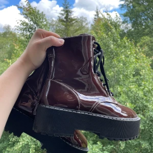 Fina glansiga boots - Använt enstaka gång
