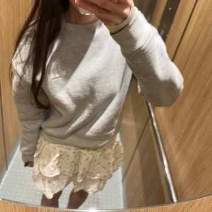 Zara kjol - Jättesöt kjol från Zara. Osäker om jag vill sälja men isåfall för 400kr💓kjolen är slutsåld