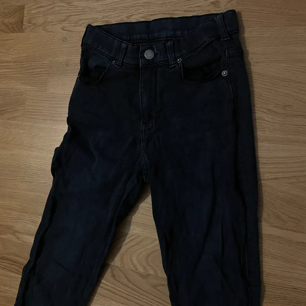 Ganska använda men billiga! Riktigt kap om du gillar tighta jeans . Jeans & Byxor.