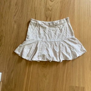 Linnekjol - Superfin linnekjol. Bara använd några gånger!🌸