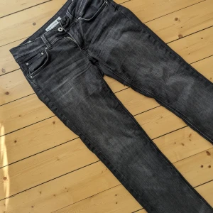 Pepe Jeans, lågmidjade  - Fett fräcka lågmidjade jeans från Pepe Jeans, som nya och i perfekt skick! Storlek 27/34.