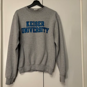 Champion sweatshirt  - En sweatshirt från champion i storlek S, den är mycket bra skick💕