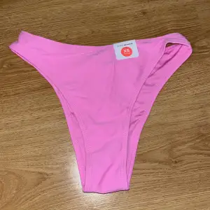 Rosa bikiniunderdel från bikbok, oanvänd ! Storlek xs