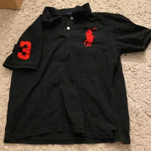 Ralph lauren pikétröja  - Säljer min brorsas gamla Ralph lauren tröja, har inga defekter.