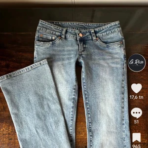 G rise - Säljer de här ass snygga jeans som Sitter perfekt säljer pga de var för korta för mig. Har S men passar mig som Brukar bära xs. KÖPTA FÖR 1300!ALDRIG ANVÖNDA