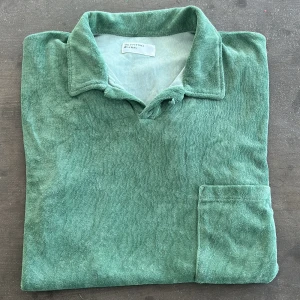 Universal works frote  - Jättefin frote tröja från universal works i grön färg. Skick 9-10 