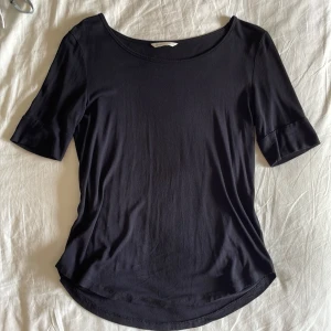T-shirt - Svart t-shirt 🫶🏻