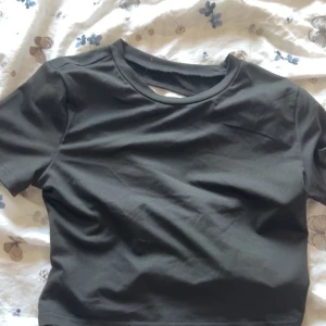 Tröja med öppen rygg  - tröja med öppen rygg Som ny 