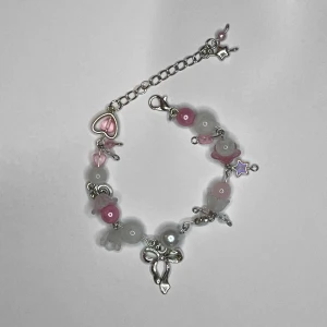 Rosa Rosett Armband 🎀 - Längd: 17 - 22 cm. Längd kan justeras efter förfrågan. 🎀🎀🎀🎀