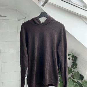 Oscar Jacobson Hoodie - Storlek L, sitter som M Aldrig använd