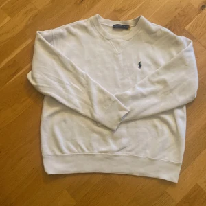 Ralph lauren tröja - Storlek S, 10/10 skick, tvättas innan köp, såklart äkta, dma om du har frågor😊🙌
