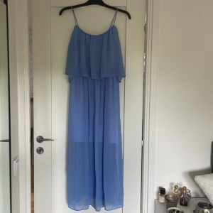 Långklänning - Ljusblå klänning🩵aldrig använt den, lappen kvar
