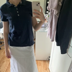 Tommy Hilfiger piké  - Säljer denna fina Tommy Hilfiger pikétröja som inte längre kommer till användning❣️ Det står storlek M men jag skulle mer säga att det är en S🫶