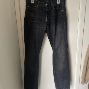 Levis 501 jeans  - Storlek 30-32. Väldigt bra skick. 