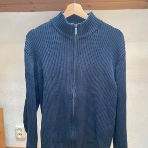 Zip up Dobber - En zip up tröja/kofta från Dobber i bra skick! 
