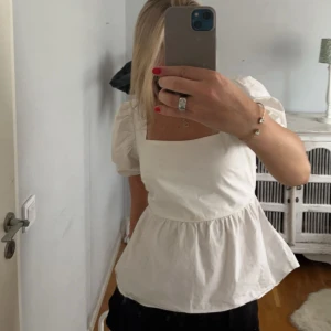 Blus med öppen rygg - Superfin och somrig blus med öppen rygg💕 