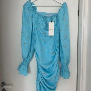 Adoore klänning - Aldrig använd, mycket bra skick.