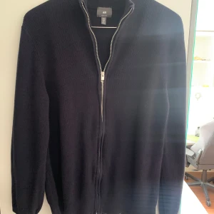 Full zip - Snygg full zip från HM. Skick 8/10