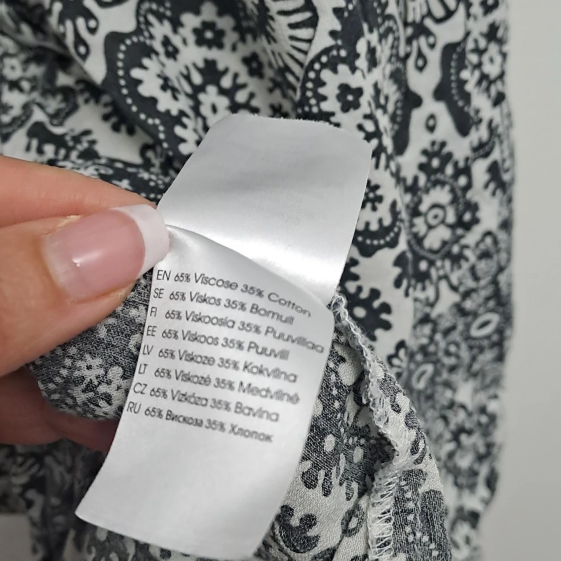 Svartvit mönstrad klänning från Lindex - 91