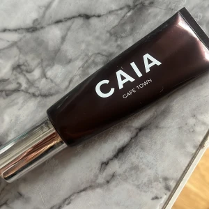 Liquid brozner caia  - Säljer denna liquid bronzer ifrån caia, endast testad 
