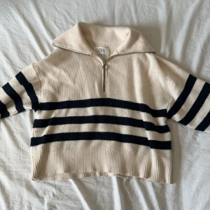 Stickad Tröja - Så fin tröja ifrån Zara, används tyvärr inte längre💞