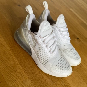 Nike 270 - Nya Nike 270 till dam storlek 36 Helt nytt skick finns inga problem med dom alls 