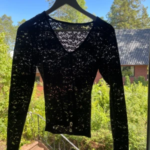 Fest tröja  - V-ringad fest tröja, jätte fin med en svart BH eller annan färg 