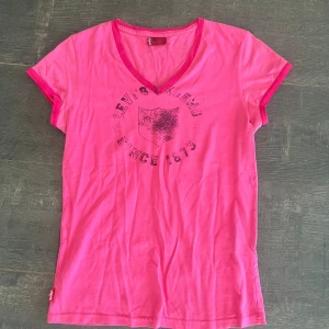 Rosa topp/tshirt - Fin rosa vintage tshirt från Levi’s💓💓