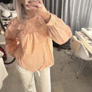 Blus med volanger  - Lappar bortklippta men passar mig som är xs/ s💕