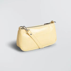 Gul handväska 💛 - Väldigt bra skick💛 använt Max 2 gånger🫶🏻 från Gina tricot 🤍