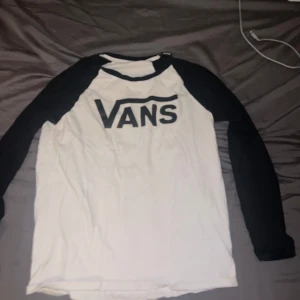 Vans - En svart vid vans tröja använd några gånger 