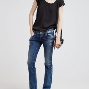 Ltb jeans - Fina lågmidjadd Ltb jeans som tyvärr är lite för stora för mig.