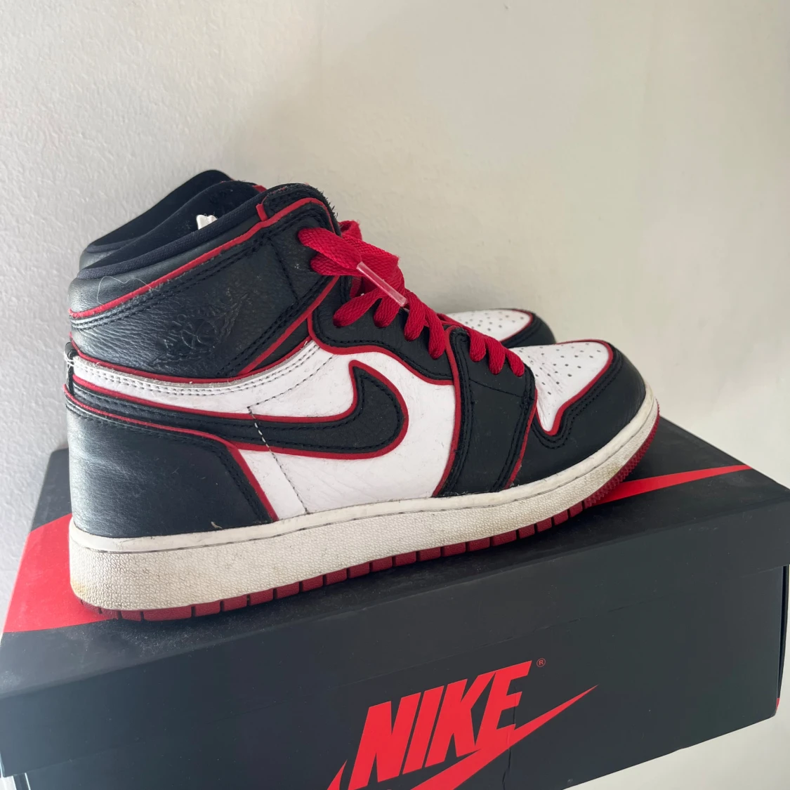 Jordan 1 Retro High ”Bloodline” - 90
