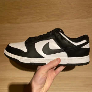 NIKE DUNK "PANDA" - Helt nya Nike skor  Köpta men de var för stora  Helt oanvända