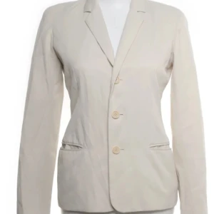 Ralph  Lauren Kavaj - Snygg Ralph Lauren kavaj i XS. Fin beige färg, superskick. Snygg sommarkavaj !  Bomull  Ärmlängd 61 cm Axelbredd 44 cm