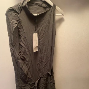 klänning  - oanvänd  Helt ny  Ord pris 600kr