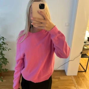 sweatshirt  - Rosa sweatshirt från cubus. Säljer då den inte kommer till användning. bra skick💕