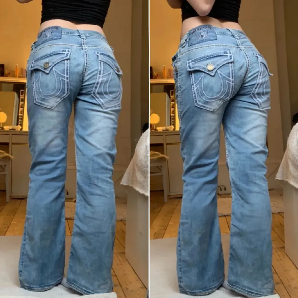 (LÅNADE BILDER) True religion jeans dom är omsydda till bootcut, sen är det ett snöre inne för midjan men de syns inte utanpå. Hon på bilden ä 164 Det är små fläckar men syns knappt Skriv för mått. Jeans & Byxor.